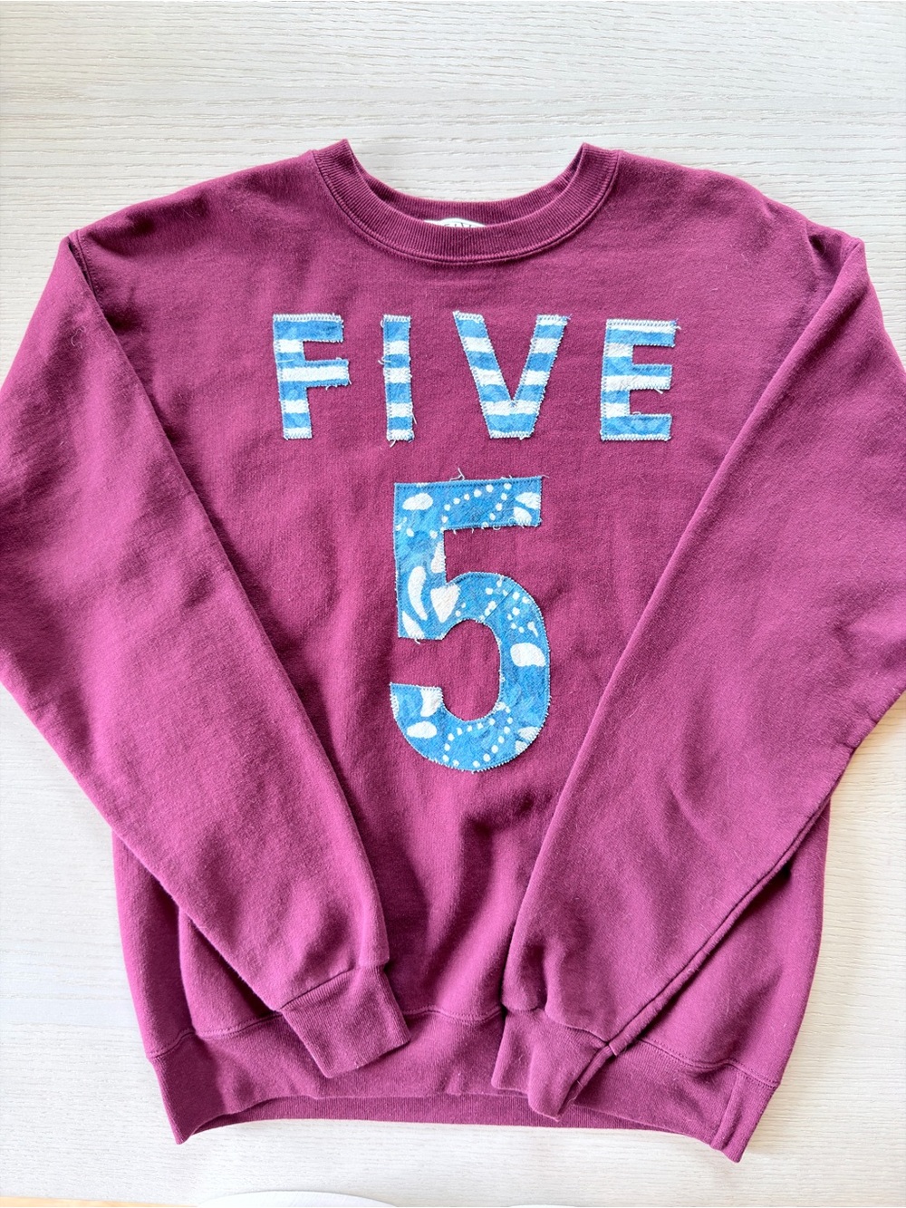 Five Dancewear - Vintage Drop 8 - Maroon
Crew Neck Blue Stripe "FIVE" - OS